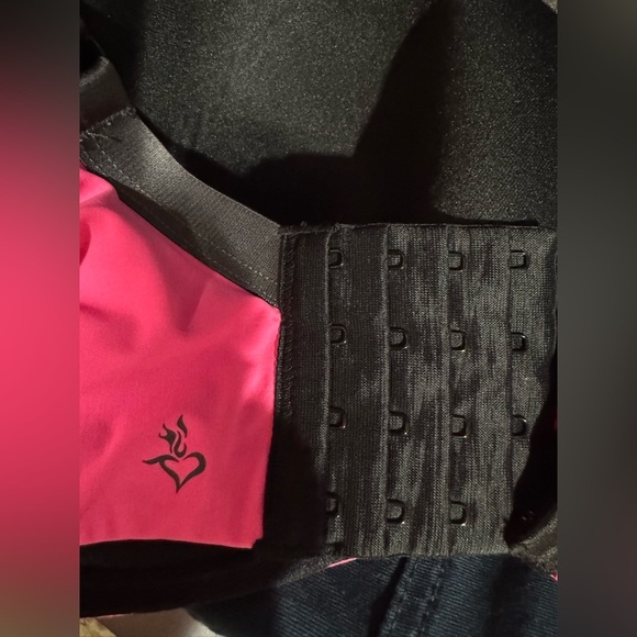 Torrid Active Sports Bra Size 44DD Convertible J-Hook Underwire Pink Black - Picture 7 of 8